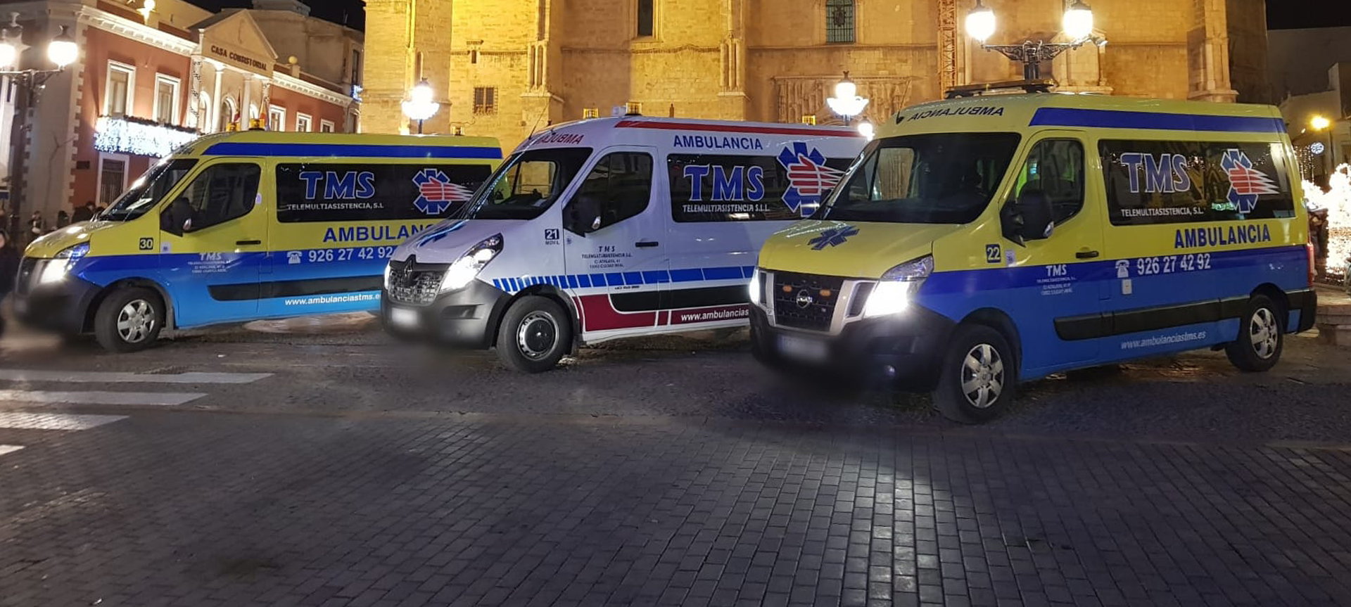 Foto de varias Ambulancias en paralelo